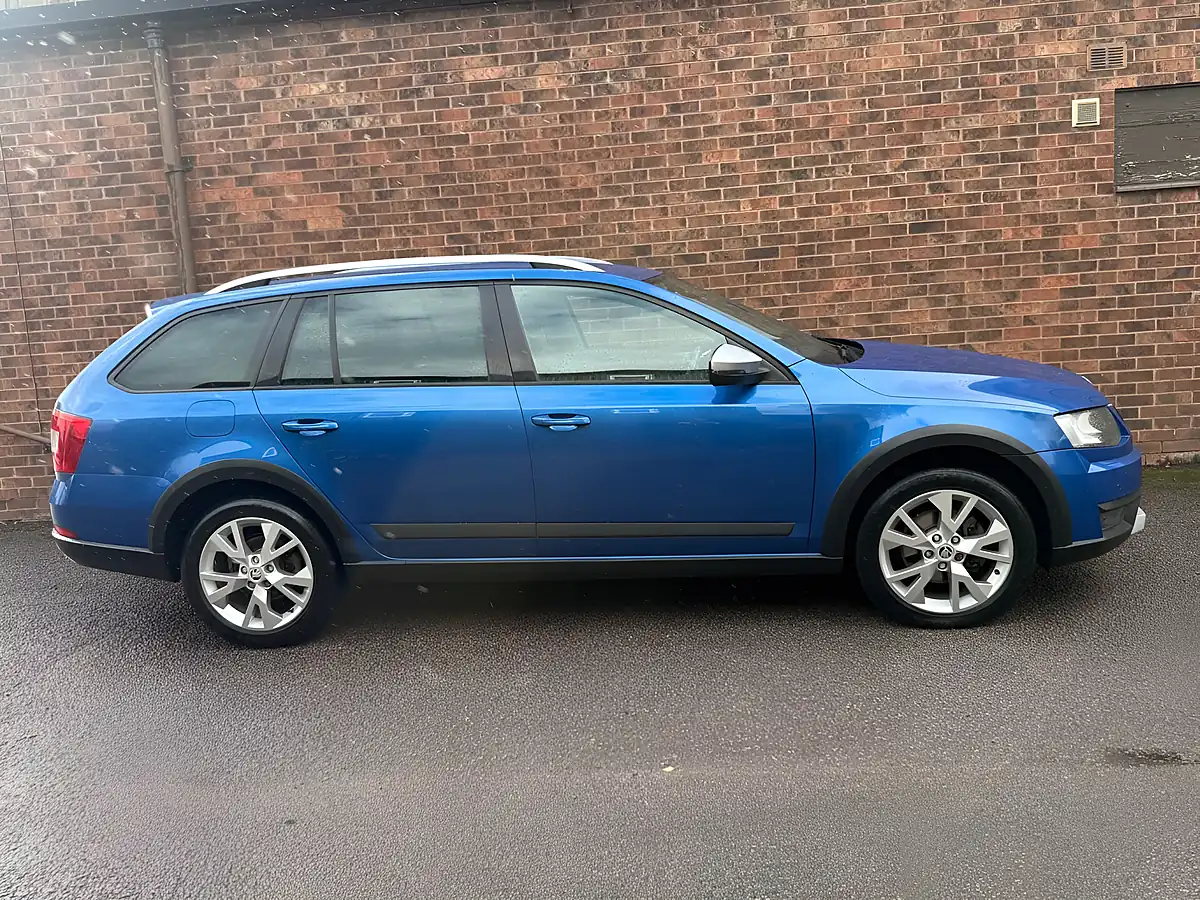 Used 2016 Skoda Octavia Scout Blue - Interior and Exterior details 2