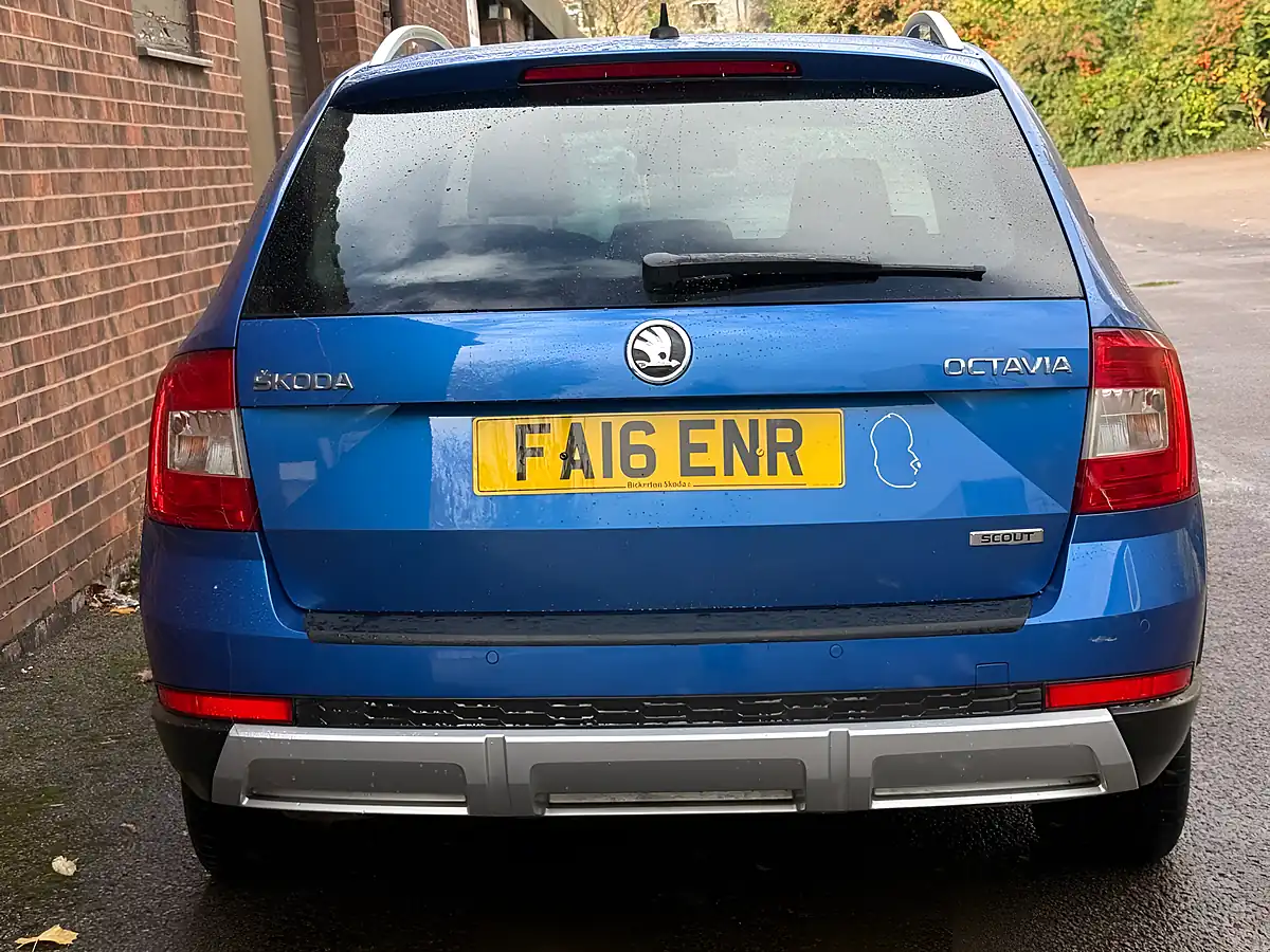 Used 2016 Skoda Octavia Scout Blue - Interior and Exterior details 5