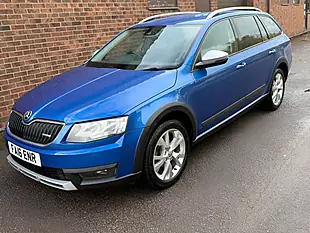 Used 2016 Skoda Octavia Scout Blue - Interior and Exterior details 8
