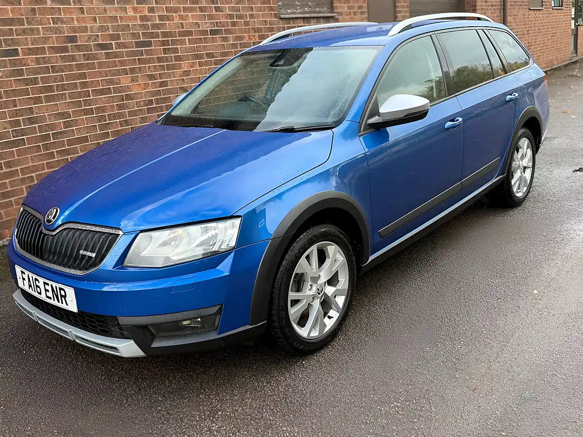 Used 2016 Skoda Octavia Scout Blue - Interior and Exterior details 8