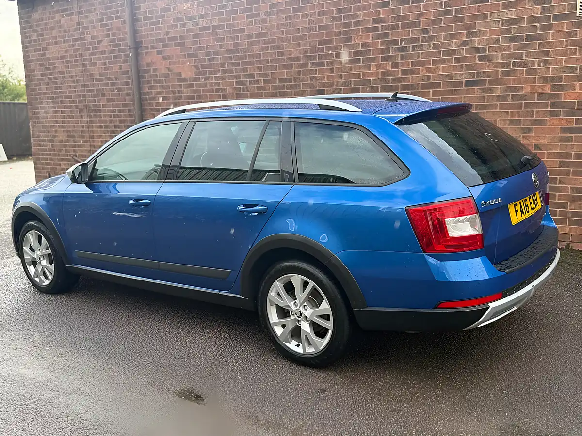 Used 2016 Skoda Octavia Scout Blue - Interior and Exterior details 9
