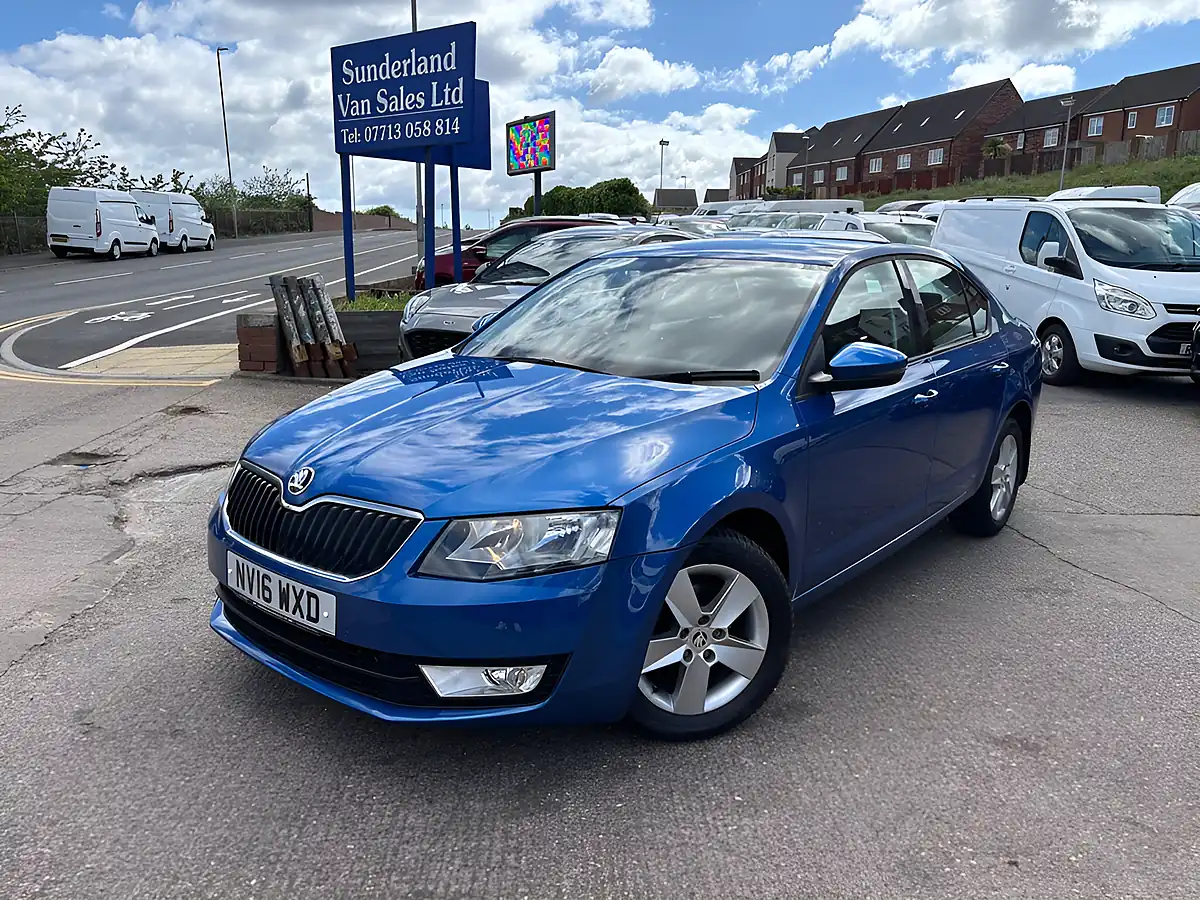 Used 2016 Skoda Octavia Se Blue - Front View