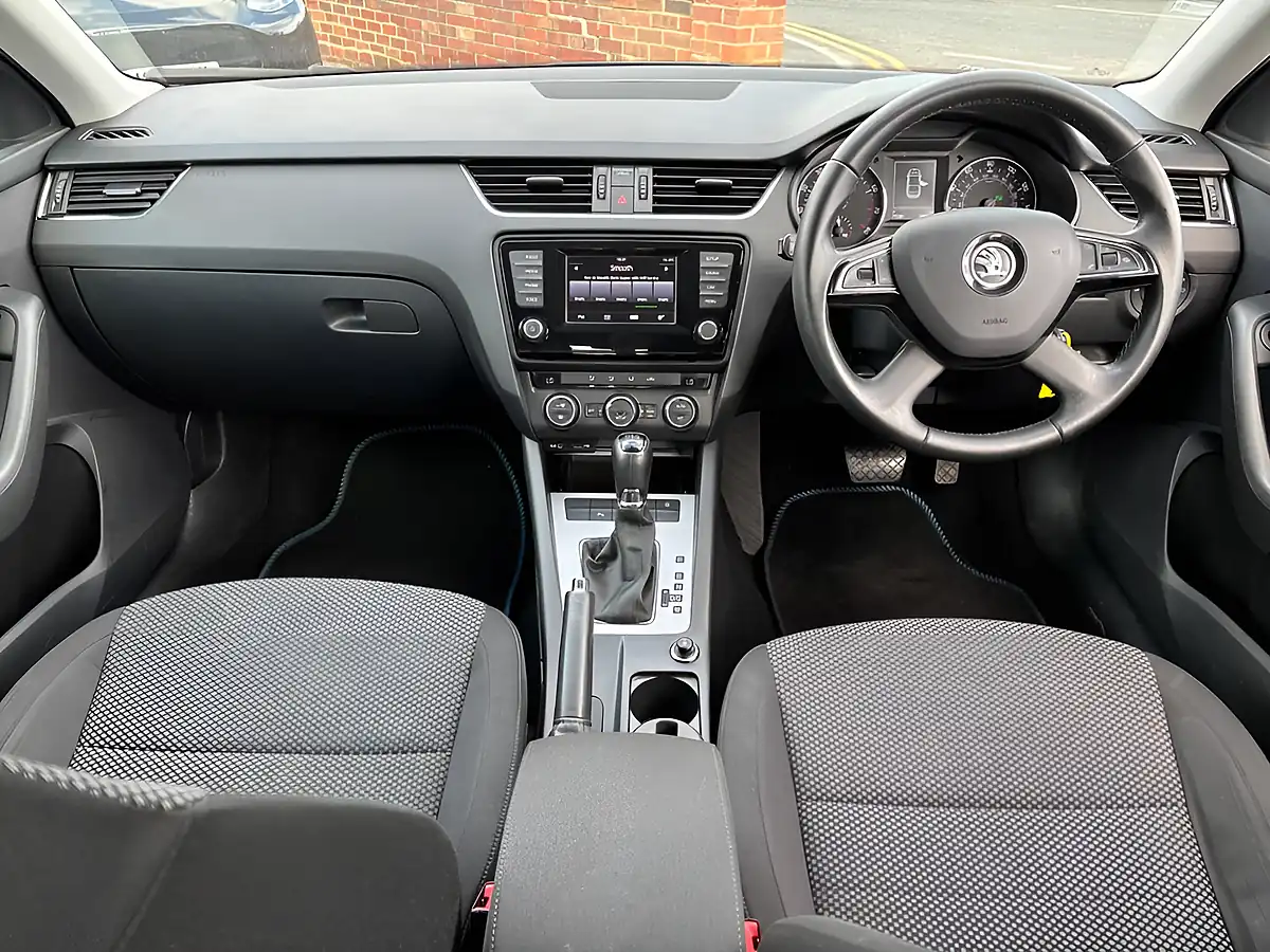 Used 2016 Skoda Octavia Se Blue - Interior and Exterior details 12
