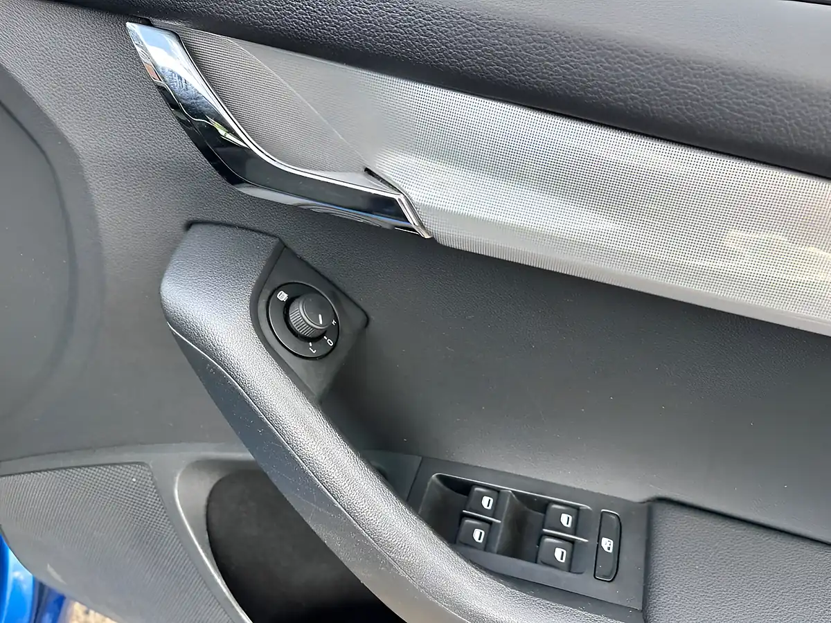 Used 2016 Skoda Octavia Se Blue - Interior and Exterior details 15