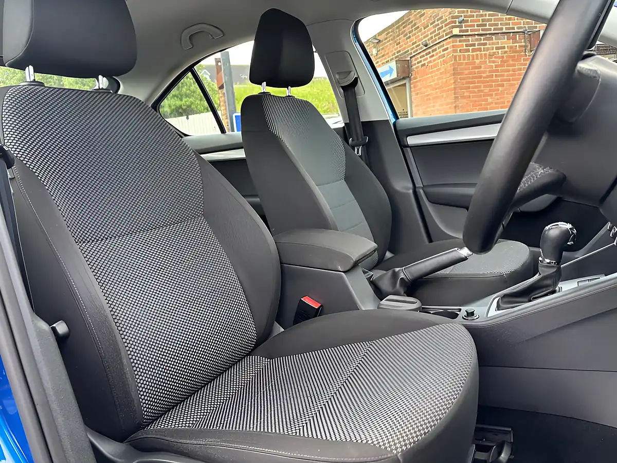 Used 2016 Skoda Octavia Se Blue - Interior and Exterior details 16