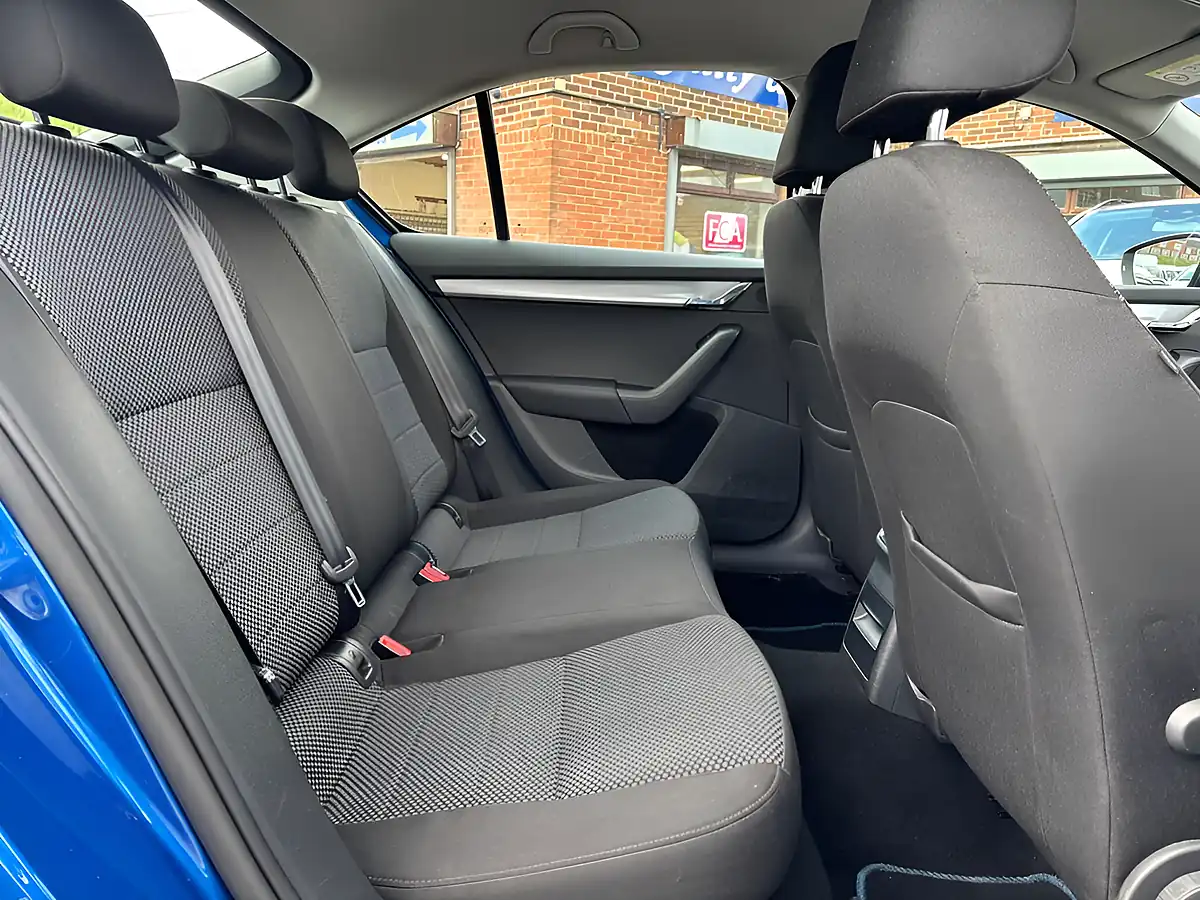 Used 2016 Skoda Octavia Se Blue - Interior and Exterior details 17