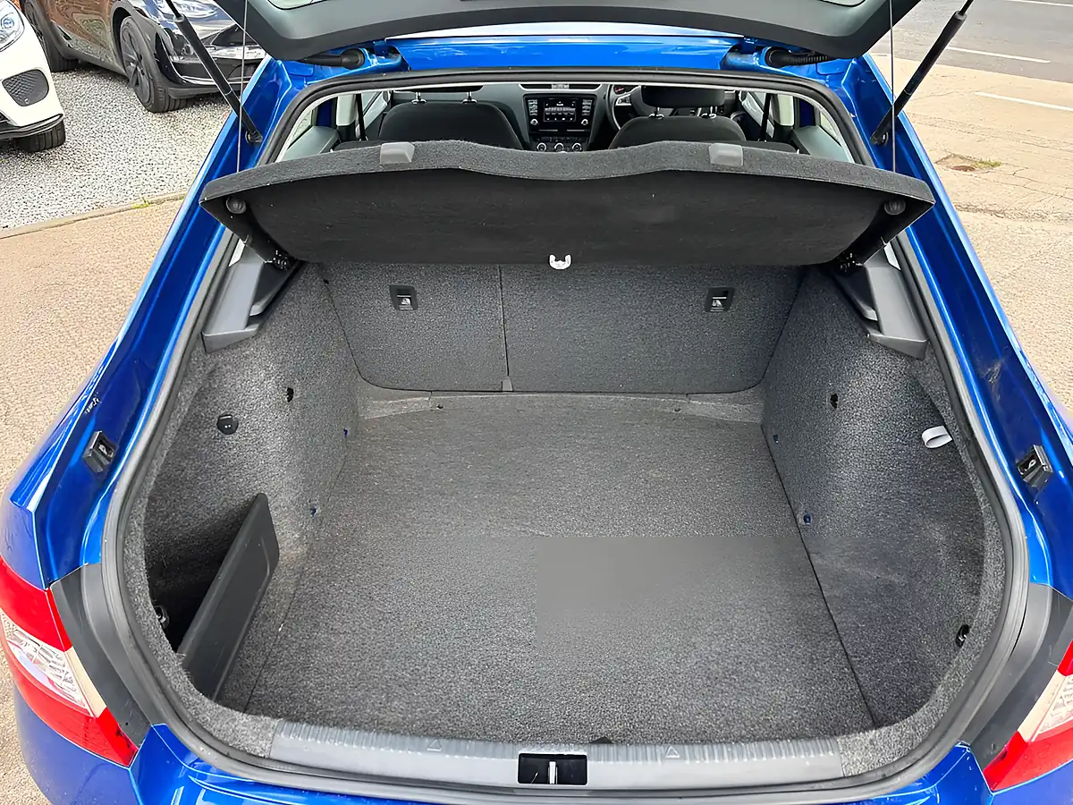 Used 2016 Skoda Octavia Se Blue - Interior and Exterior details 19