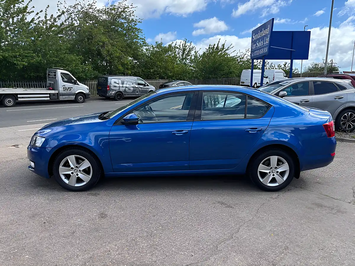 Used 2016 Skoda Octavia Se Blue - Interior and Exterior details 6