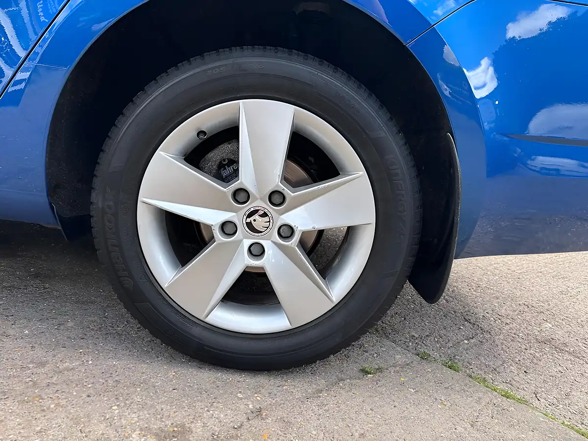 Used 2016 Skoda Octavia Se Blue - Interior and Exterior details 7