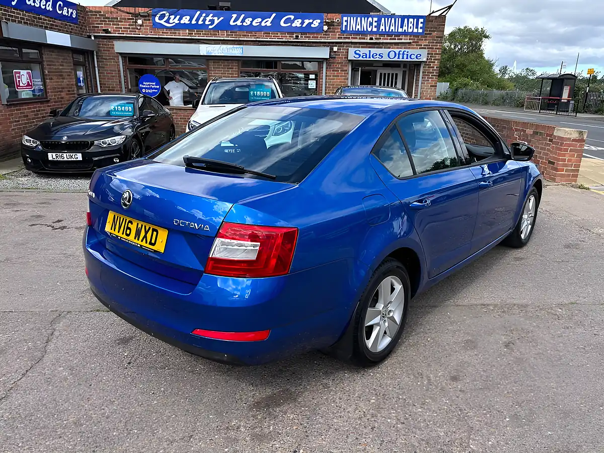 Used 2016 Skoda Octavia Se Blue - Interior and Exterior details 9