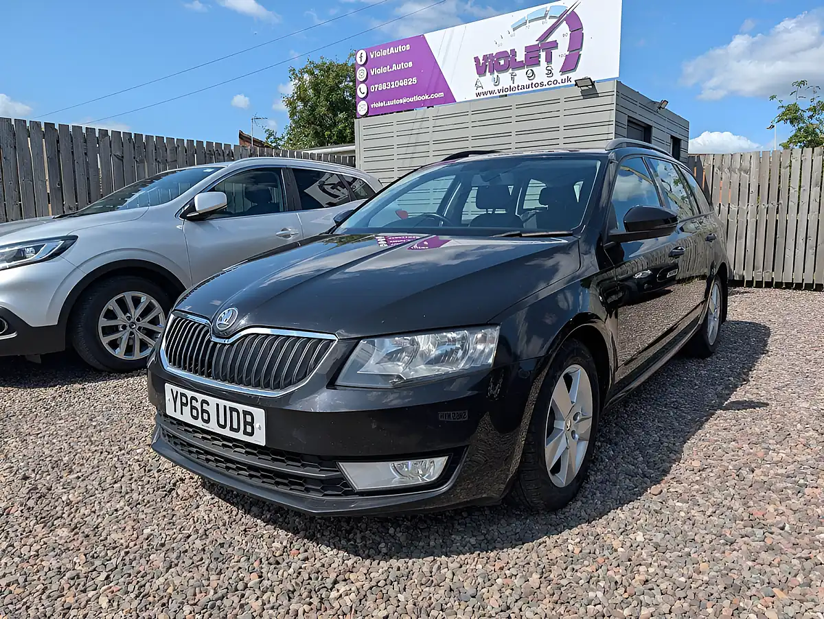 Used 2016 Skoda Octavia Se Business Black - Front View