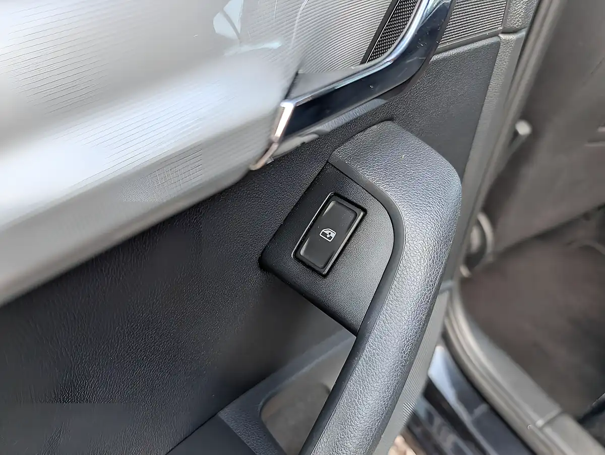 Used 2016 Skoda Octavia Se Business Black - Interior and Exterior details 10