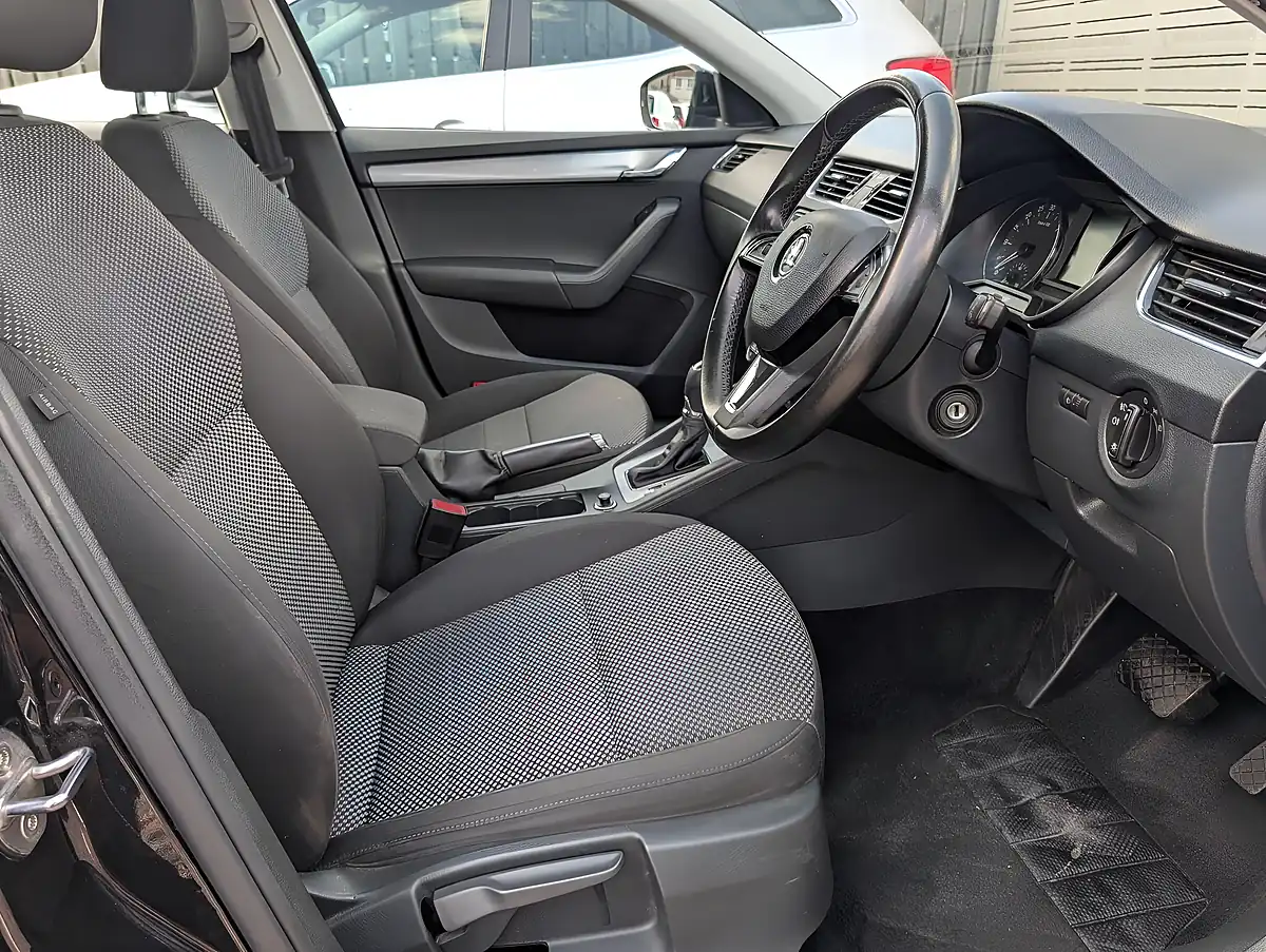 Used 2016 Skoda Octavia Se Business Black - Interior and Exterior details 16
