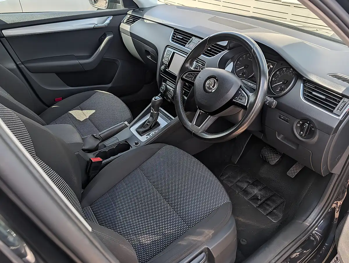 Used 2016 Skoda Octavia Se Business Black - Interior and Exterior details 17