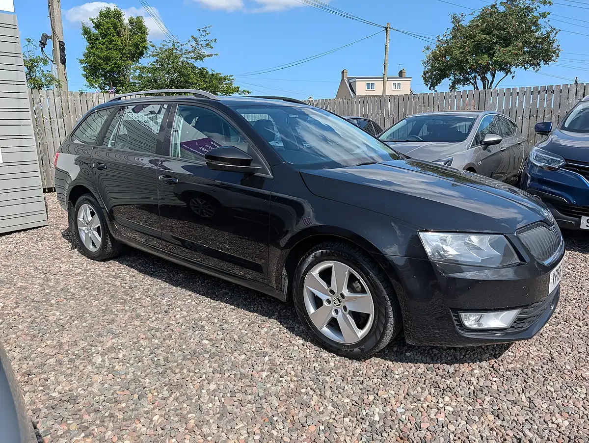 Used 2016 Skoda Octavia Se Business Black - Interior and Exterior details 3