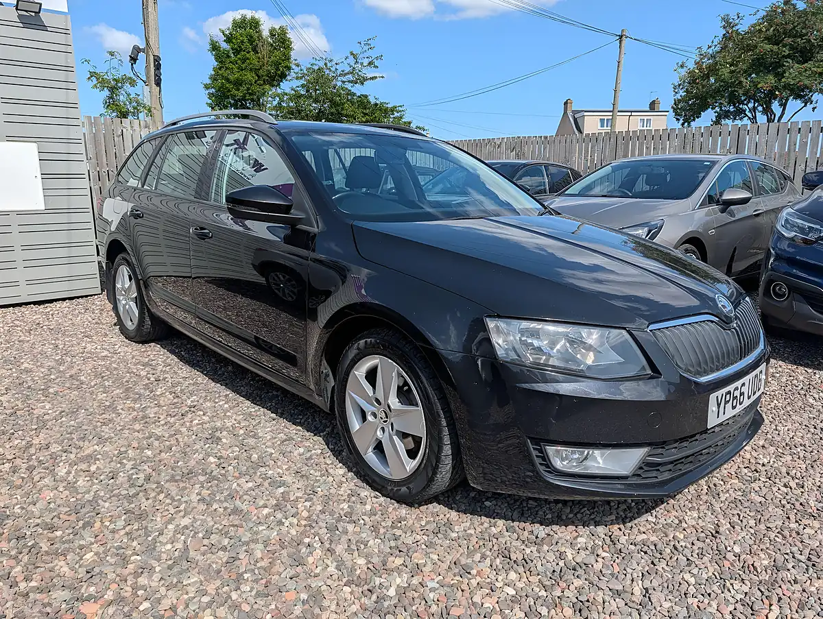 Used 2016 Skoda Octavia Se Business Black - Interior and Exterior details 4