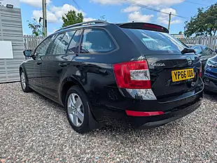 Used 2016 Skoda Octavia Se Business Black - Interior and Exterior details 8