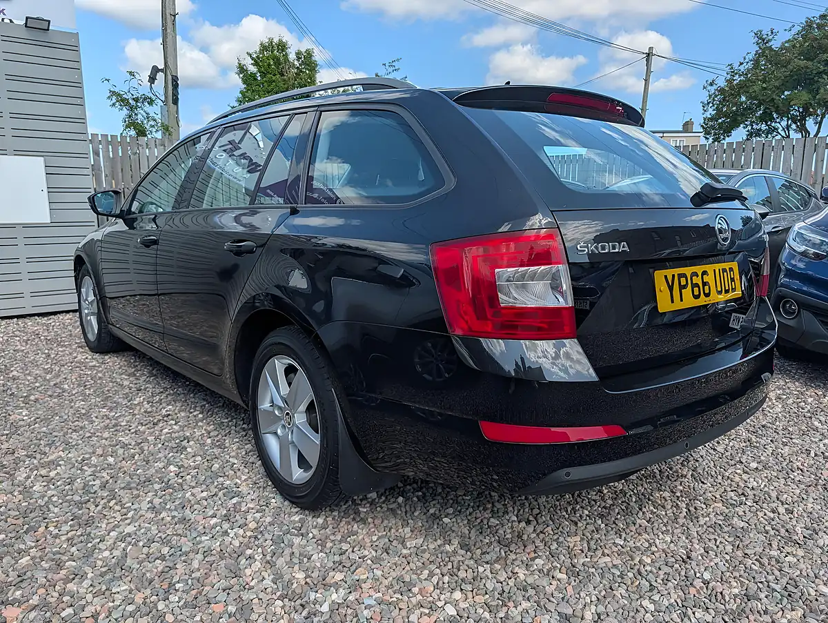 Used 2016 Skoda Octavia Se Business Black - Interior and Exterior details 8