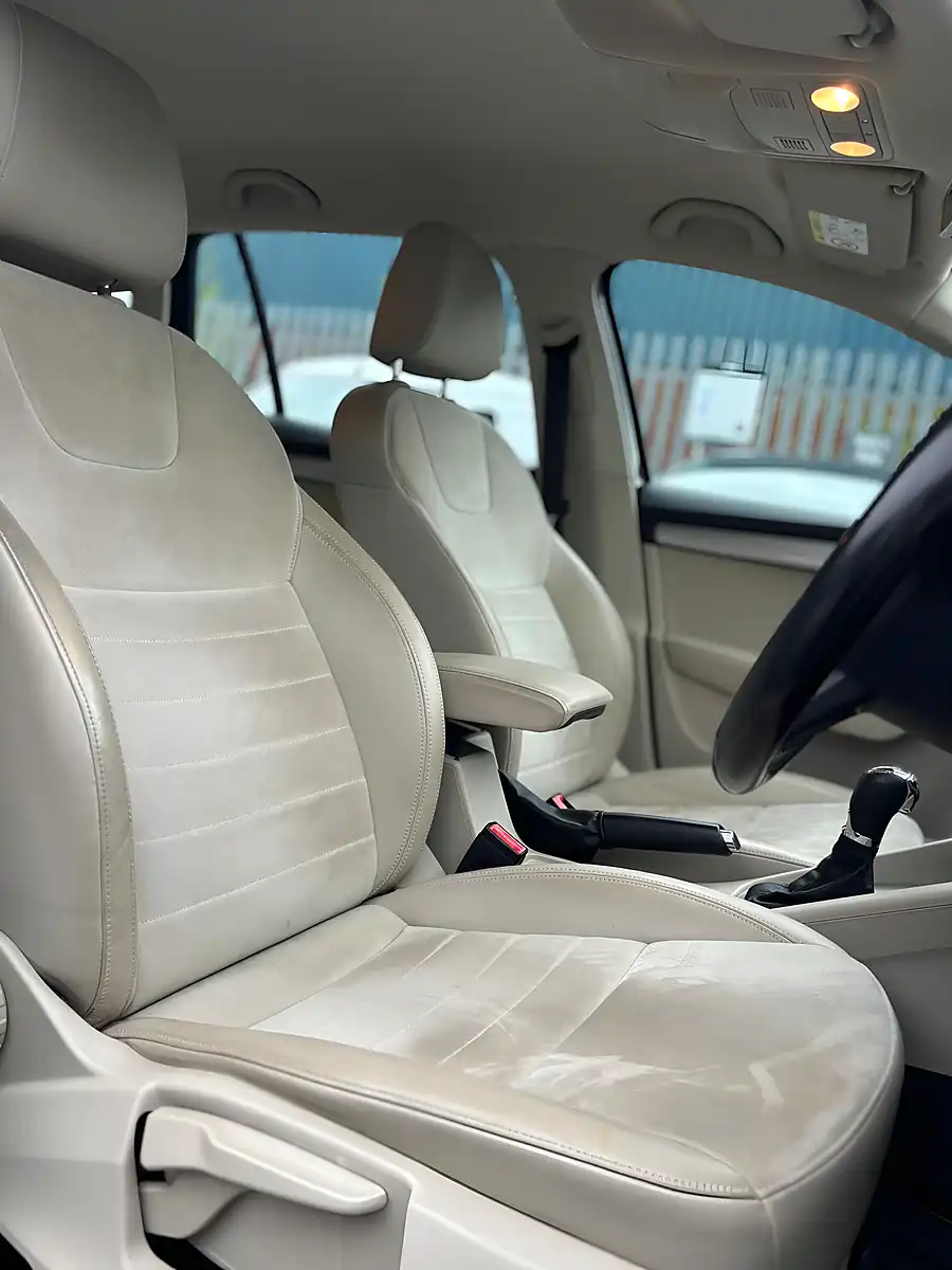 Used 2016 Skoda Octavia Se L Brown - Interior and Exterior details 10