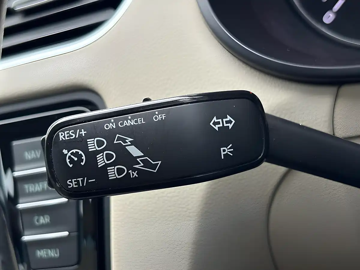 Used 2016 Skoda Octavia Se L Brown - Interior and Exterior details 13