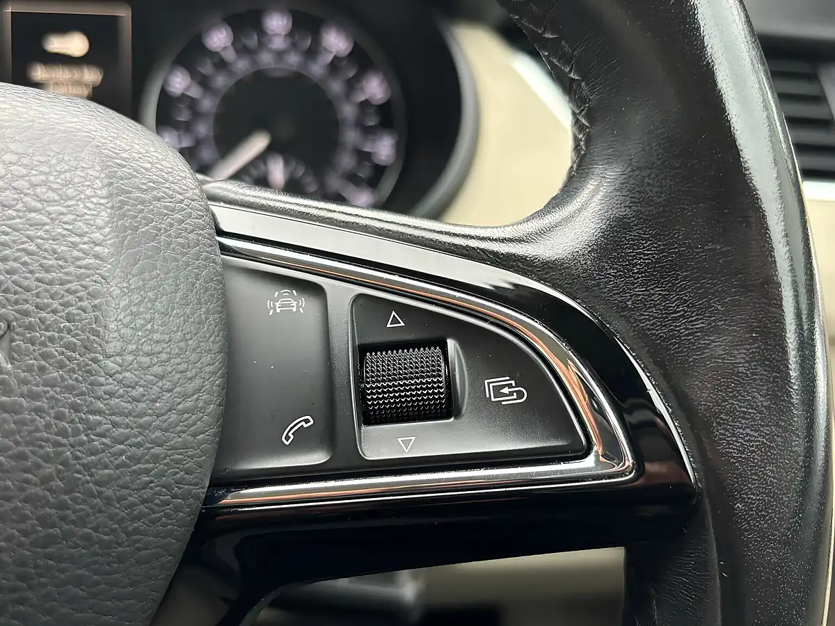 Used 2016 Skoda Octavia Se L Brown - Interior and Exterior details 14