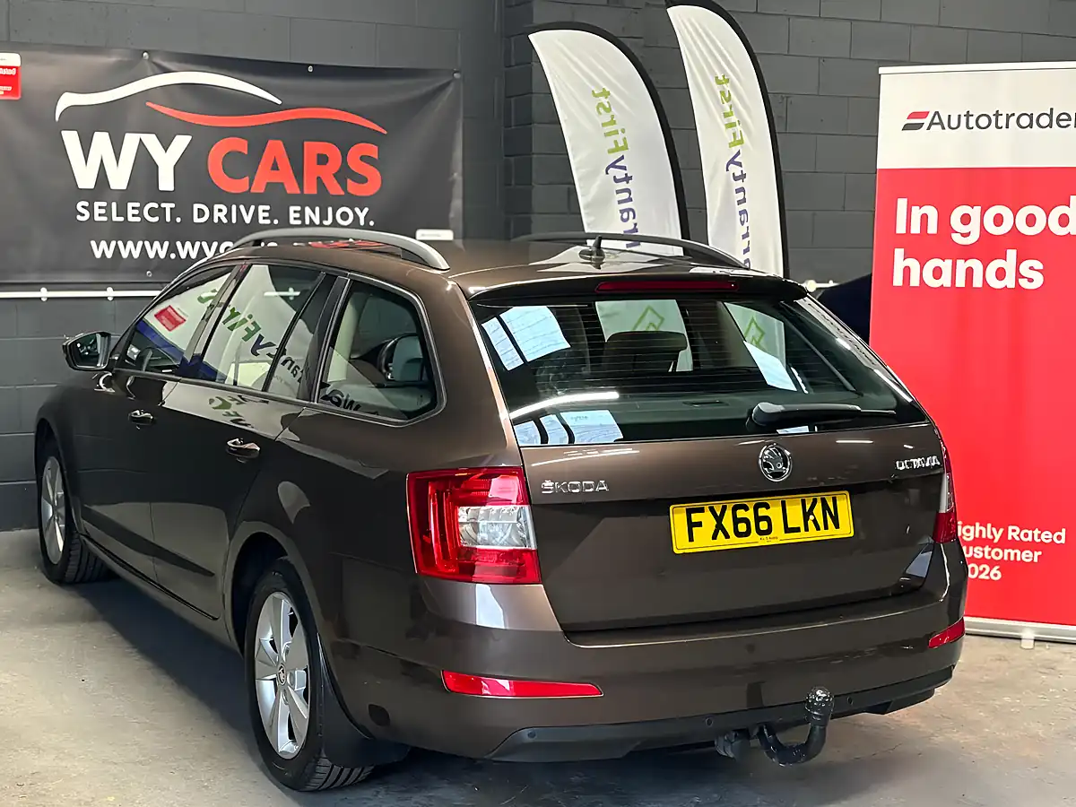 Used 2016 Skoda Octavia Se L Brown - Interior and Exterior details 3
