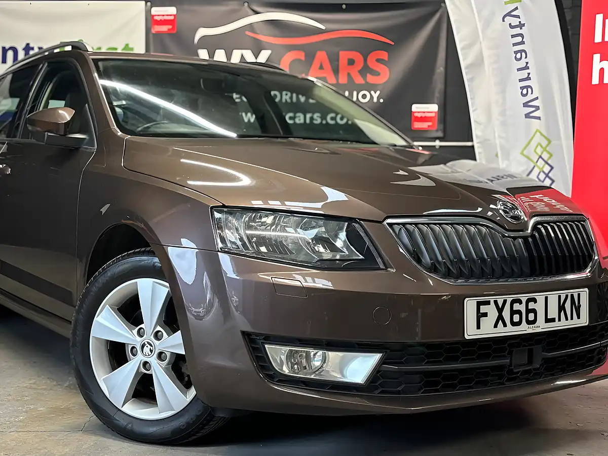 Used 2016 Skoda Octavia Se L Brown - Interior and Exterior details 5