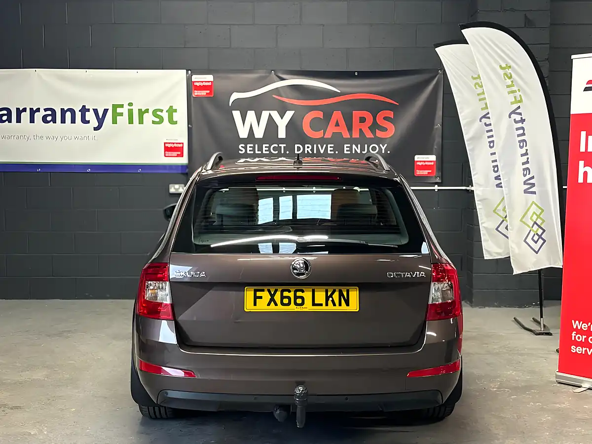 Used 2016 Skoda Octavia Se L Brown - Interior and Exterior details 8