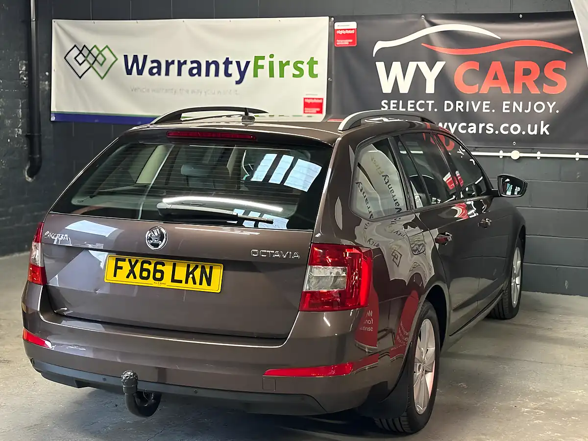 Used 2016 Skoda Octavia Se L Brown - Interior and Exterior details 9