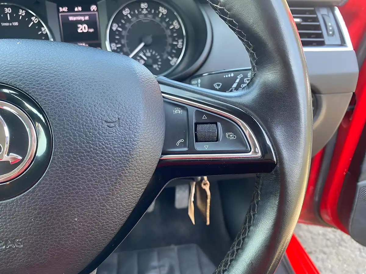 Used 2016 Skoda Octavia Se-L Red - Interior and Exterior details 14