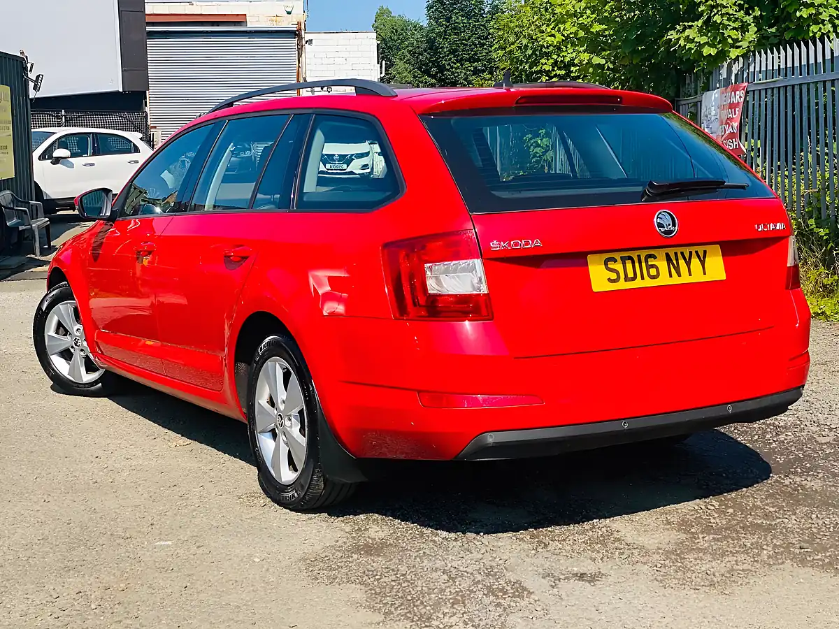 Used 2016 Skoda Octavia Se-L Red - Interior and Exterior details 8