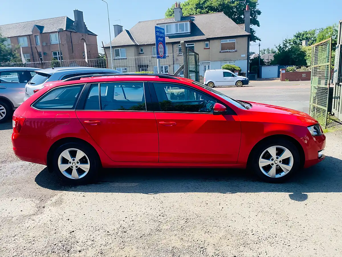 Used 2016 Skoda Octavia Se-L Red - Interior and Exterior details 9