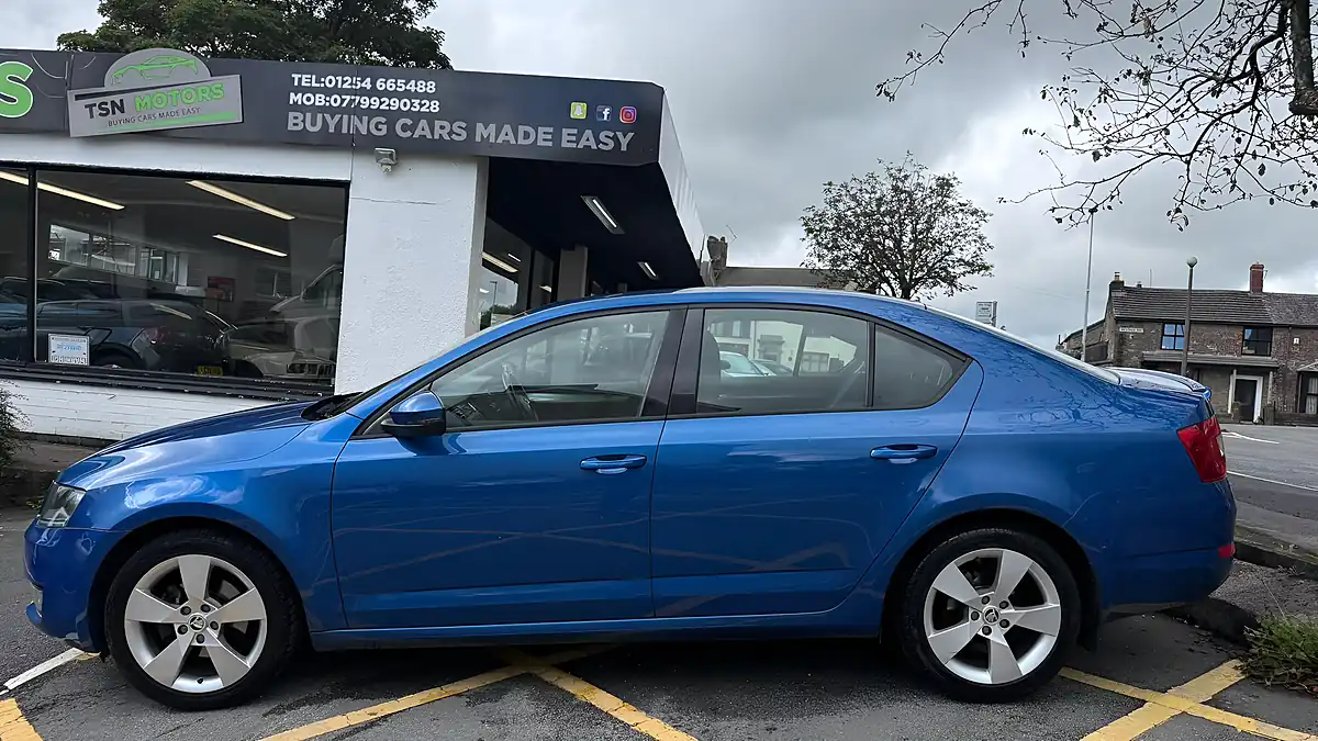 Used 2016 Skoda Octavia Se Sport Blue - Interior and Exterior details 13