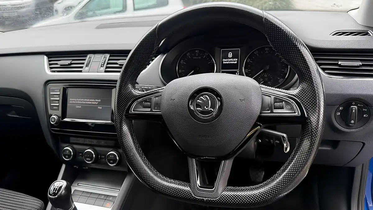 Used 2016 Skoda Octavia Se Sport Blue - Interior and Exterior details 14