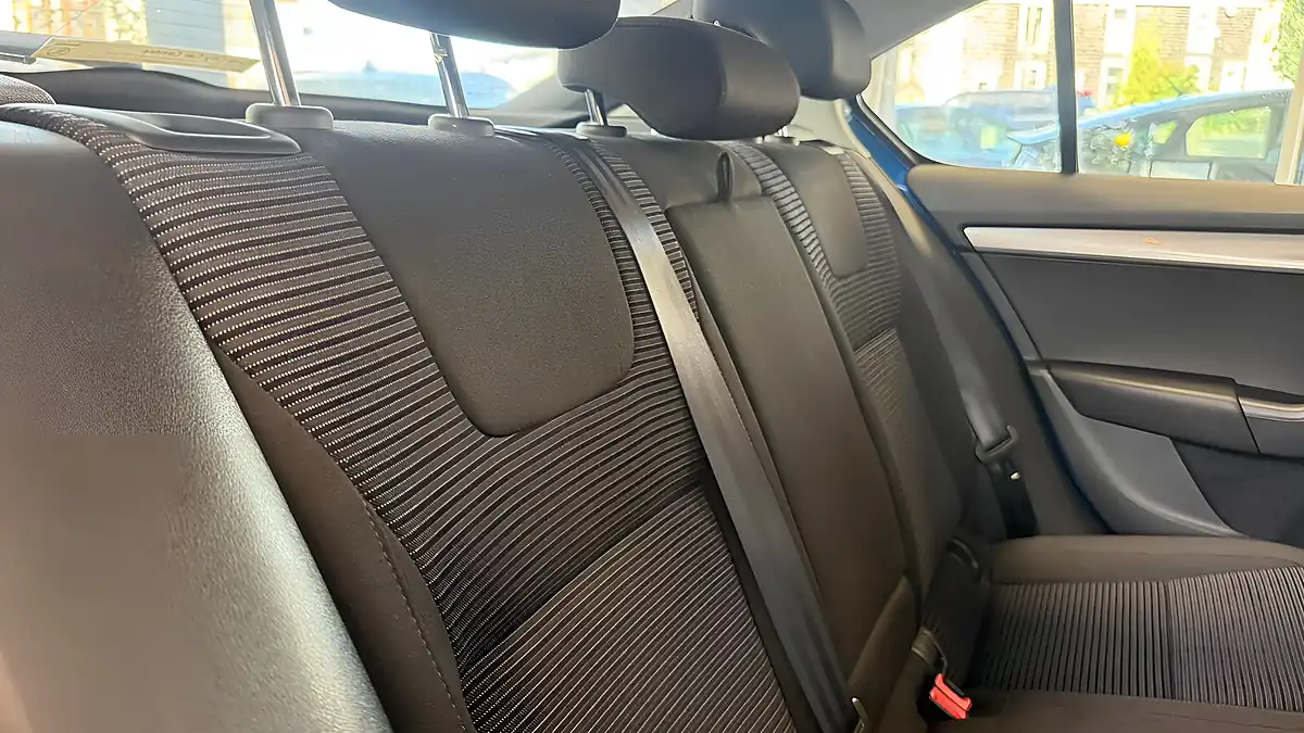 Used 2016 Skoda Octavia Se Sport Blue - Interior and Exterior details 18