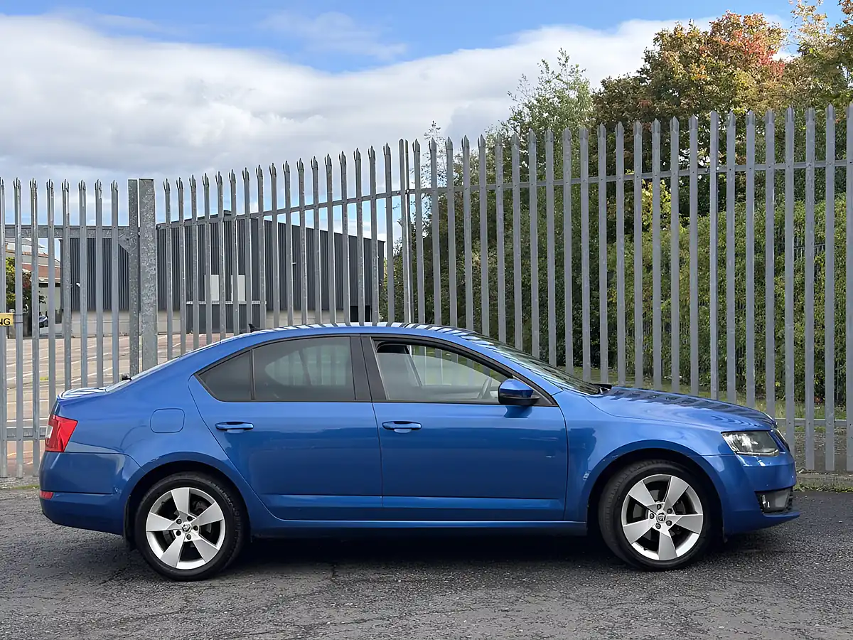 Used 2016 Skoda Octavia Se Sport Blue - Interior and Exterior details 3