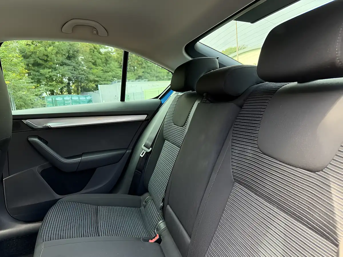 Used 2016 Skoda Octavia Se Sport Blue - Interior and Exterior details 7