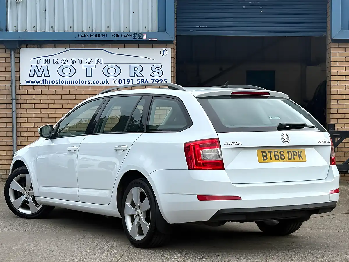 Used 2016 Skoda Octavia Se Sport White - Interior and Exterior details 3
