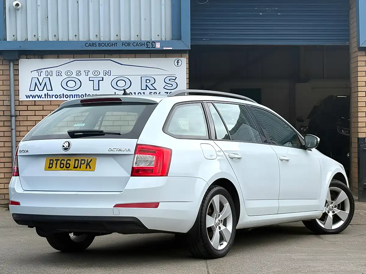 Used 2016 Skoda Octavia Se Sport White - Interior and Exterior details 4