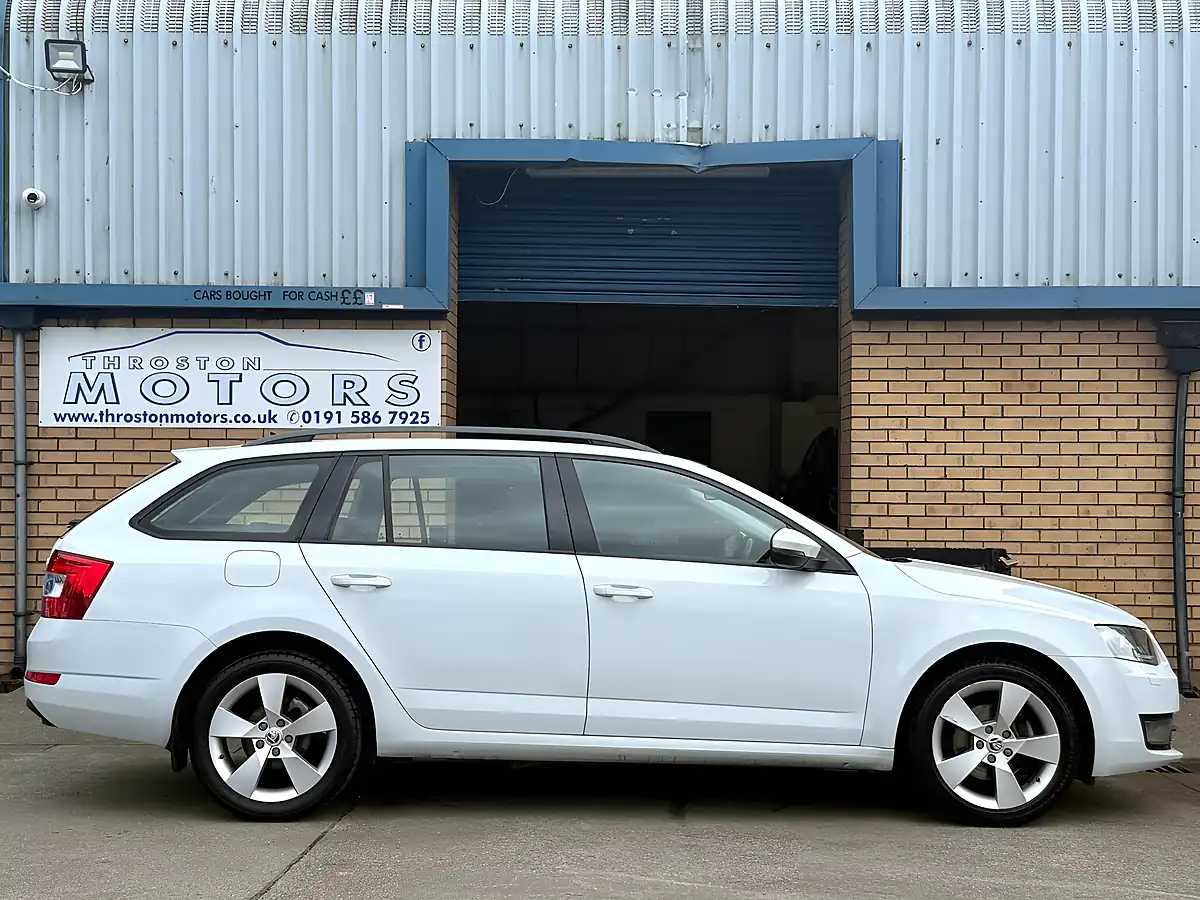 Used 2016 Skoda Octavia Se Sport White - Interior and Exterior details 6