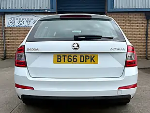 Used 2016 Skoda Octavia Se Sport White - Interior and Exterior details 8