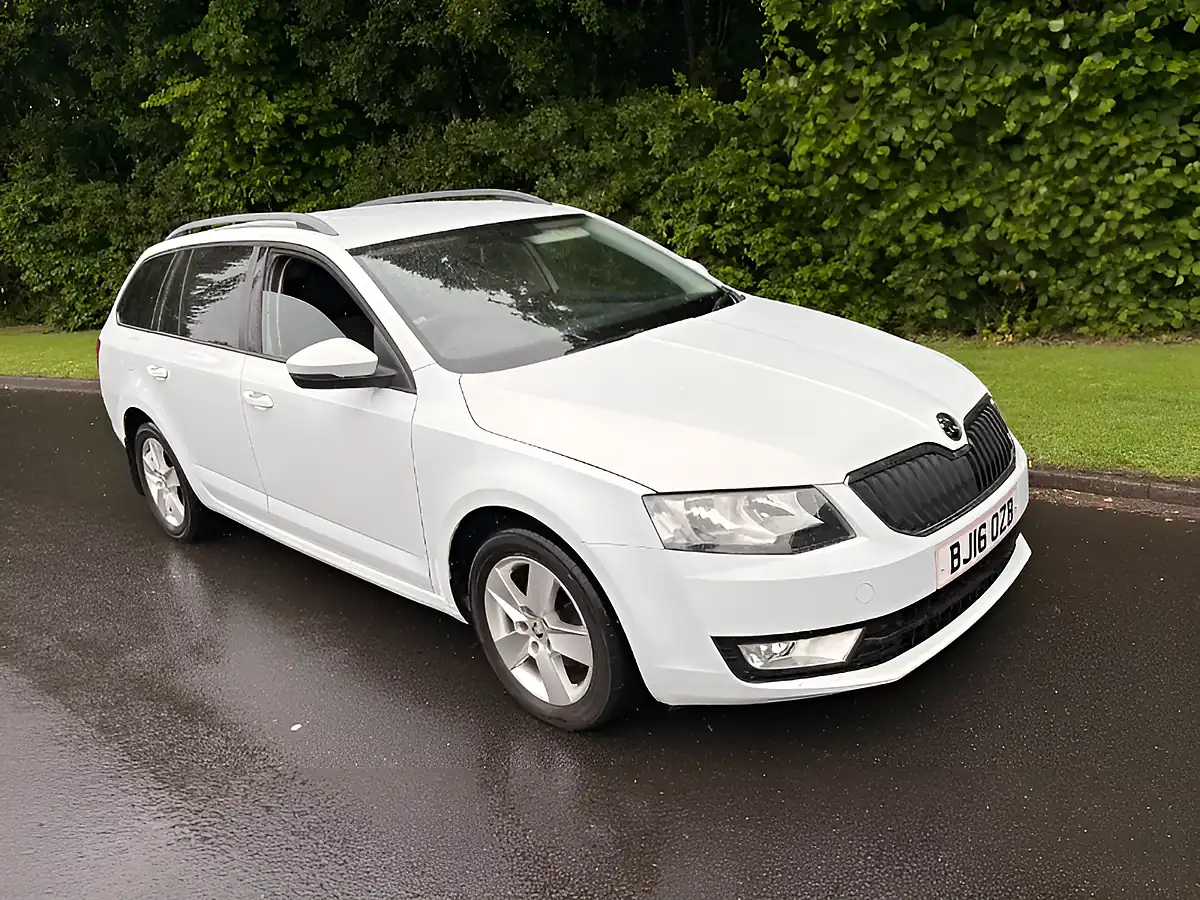Used 2016 Skoda Octavia Se White - Front View