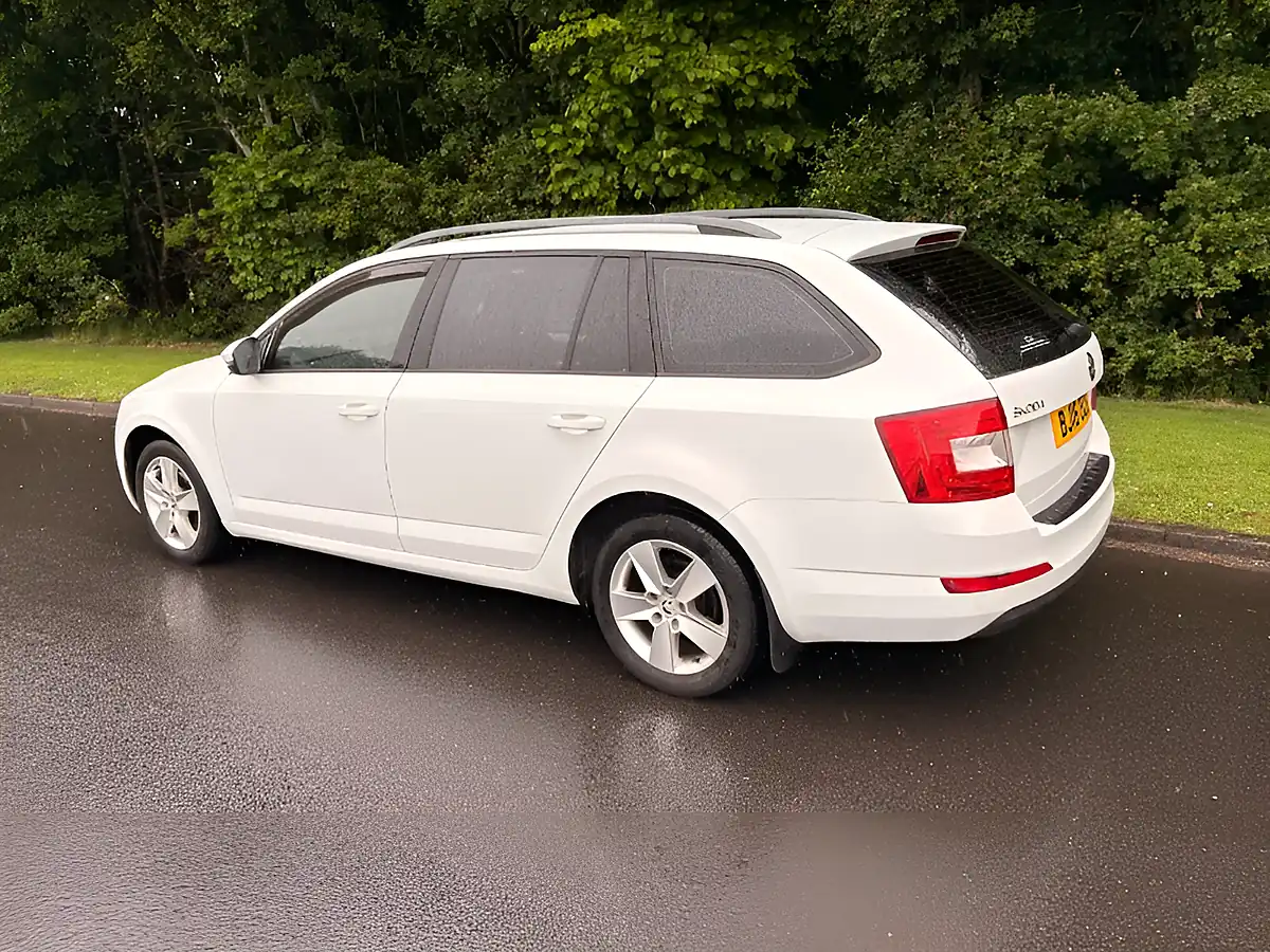 Used 2016 Skoda Octavia Se White - Interior and Exterior details 10