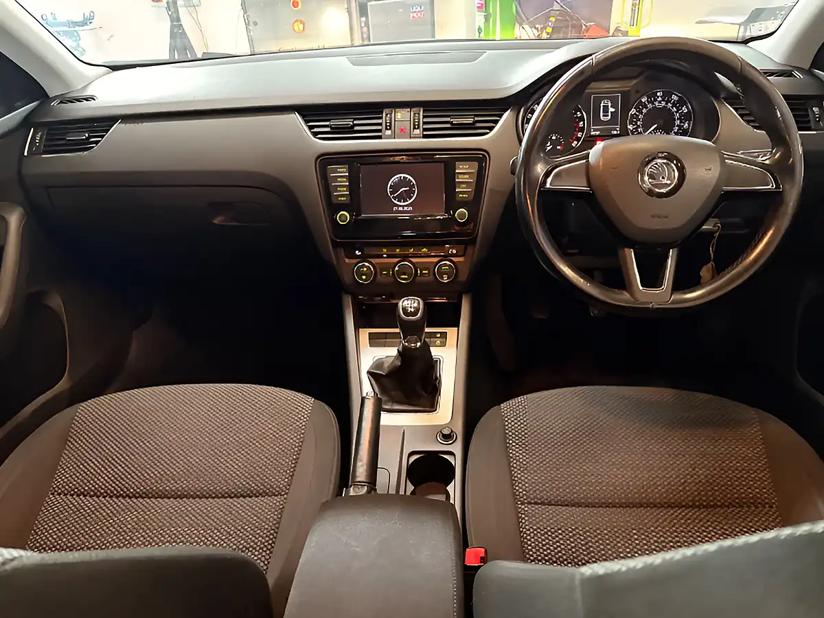 Used 2016 Skoda Octavia Se White - Interior and Exterior details 11
