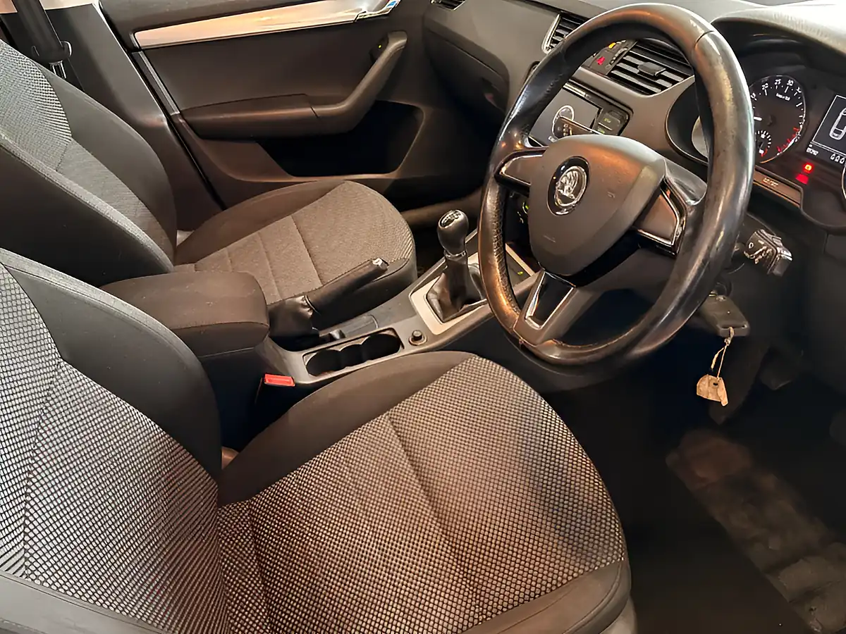 Used 2016 Skoda Octavia Se White - Interior and Exterior details 13