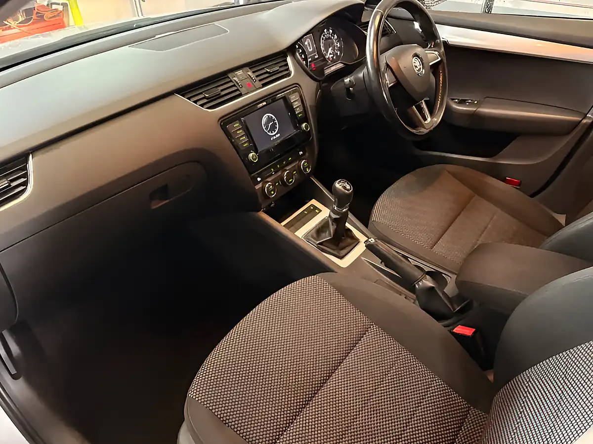 Used 2016 Skoda Octavia Se White - Interior and Exterior details 14
