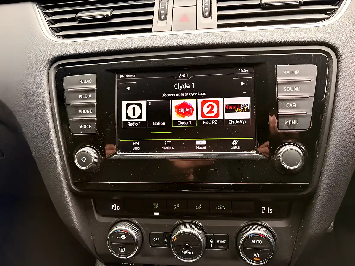 Used 2016 Skoda Octavia Se White - Interior and Exterior details 17