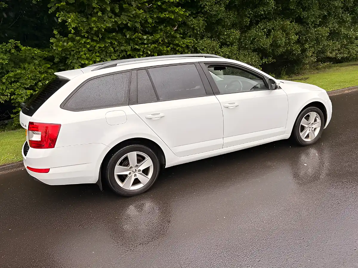 Used 2016 Skoda Octavia Se White - Interior and Exterior details 3