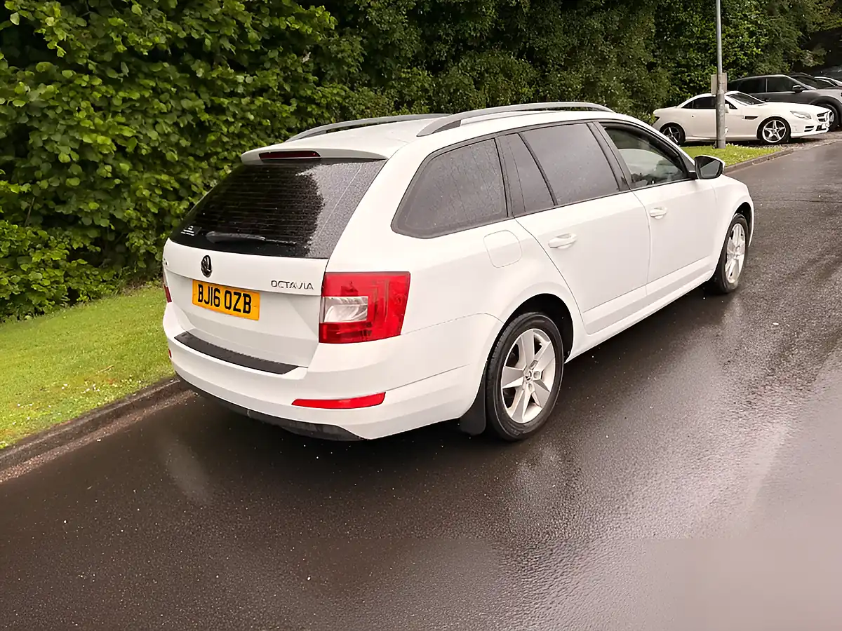 Used 2016 Skoda Octavia Se White - Interior and Exterior details 4