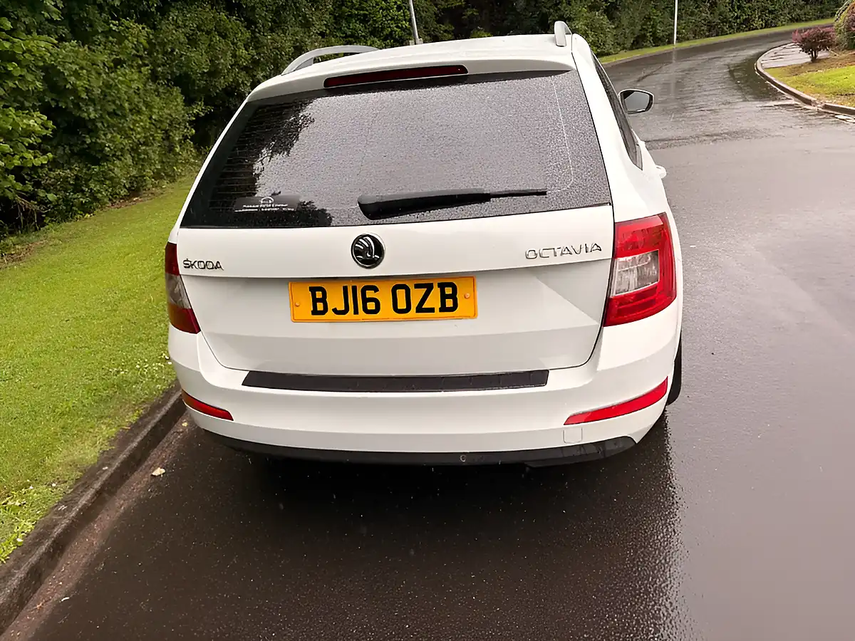Used 2016 Skoda Octavia Se White - Interior and Exterior details 5